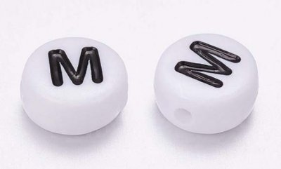 bokstavspärlor-bokstav M-vit.jpg