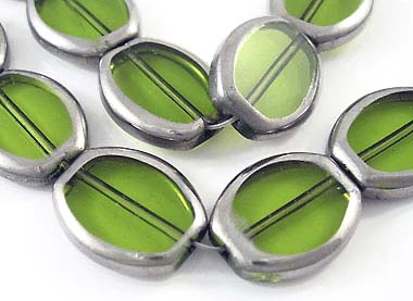 Oval pärla grön med silverkanter