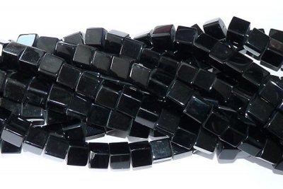 kub-fyrkant-glaspärla-pärla-svart.jpg