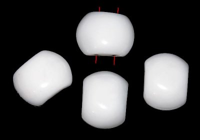 Stor, vit smyckesdelare av glas (2 hål)