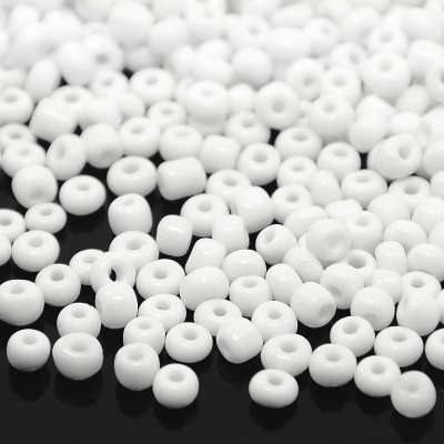 seedbeads-opak-genomfärgad-vit-4 mm.jpg