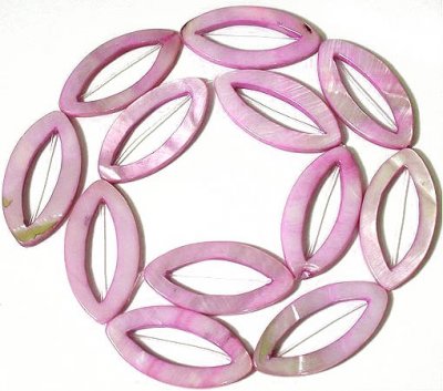 Ögaformad pärla i rosa/lila snäckskal